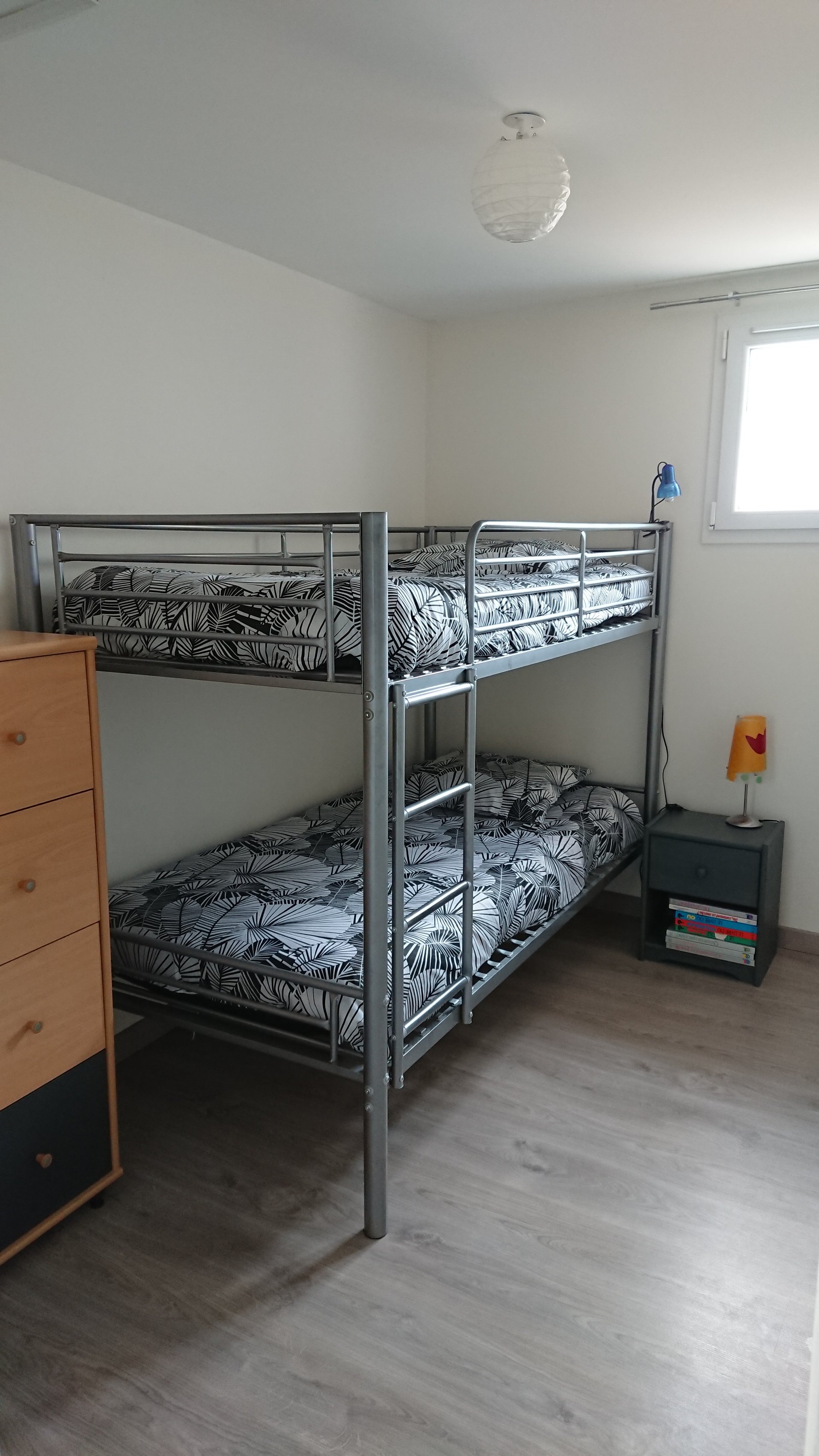 Chambre enfants avec lits superposés
